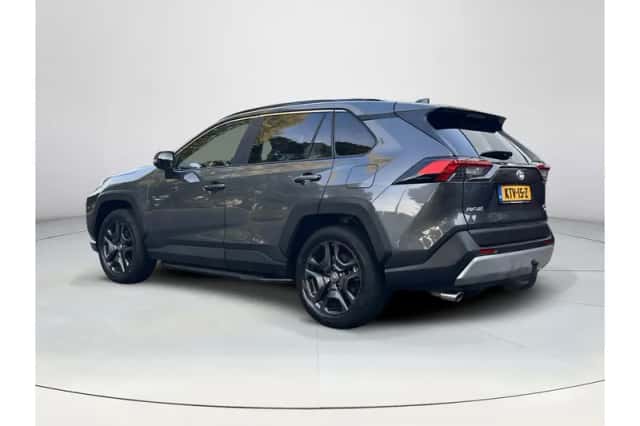 Toyota RAV4 (2023) thumbnail 3