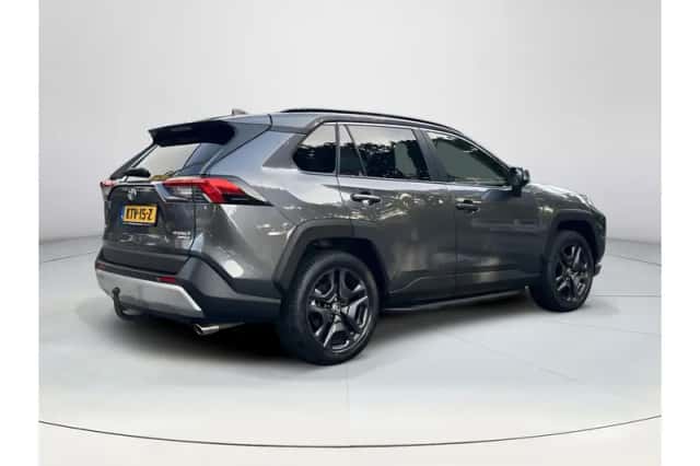 Toyota RAV4 (2023) thumbnail 5