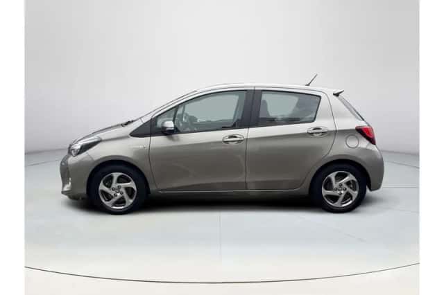 Toyota Yaris (2014) thumbnail 2