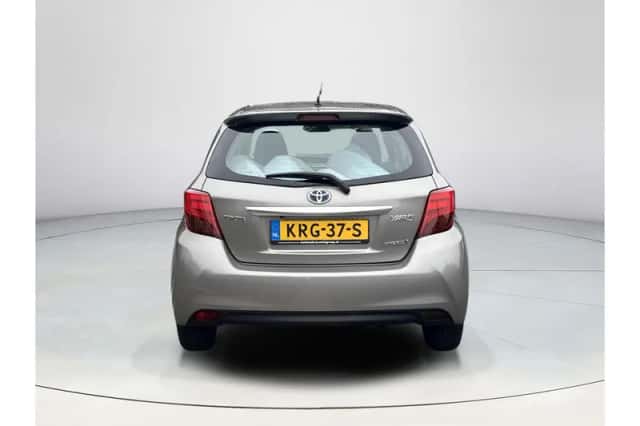 Toyota Yaris (2014) thumbnail 4