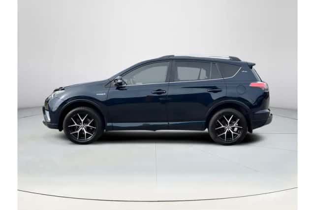 Toyota RAV4 (2017) thumbnail 2