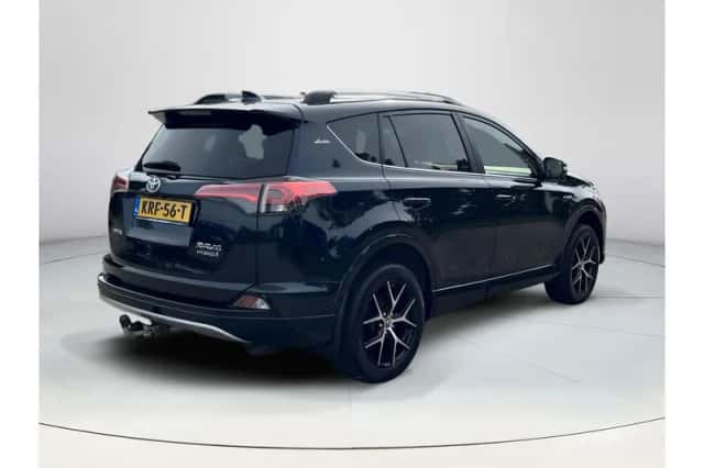 Toyota RAV4 (2017) thumbnail 5