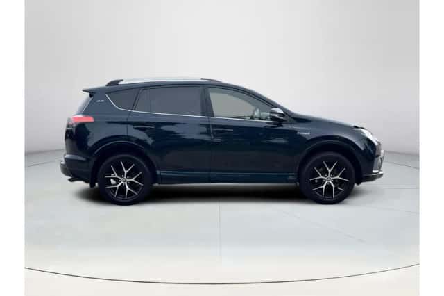 Toyota RAV4 (2017) thumbnail 6