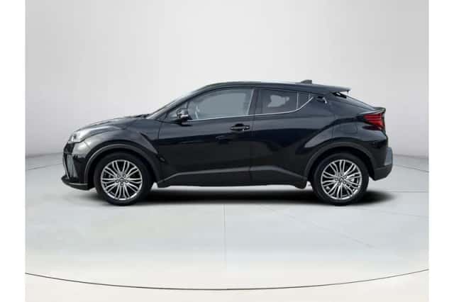 Toyota C-HR (2022) thumbnail 2