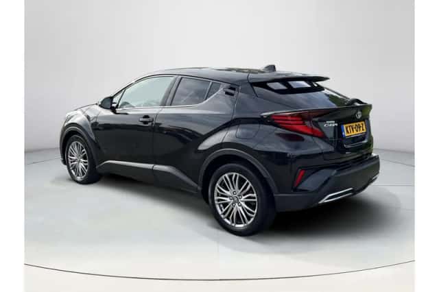 Toyota C-HR (2022) thumbnail 3
