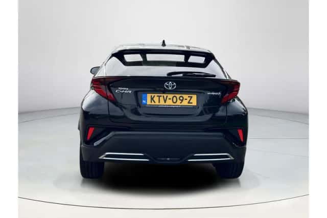 Toyota C-HR (2022) thumbnail 4