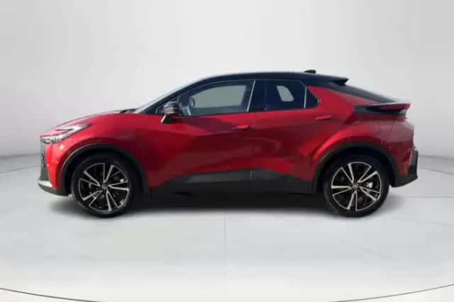 Toyota C-HR (2026) thumbnail 2