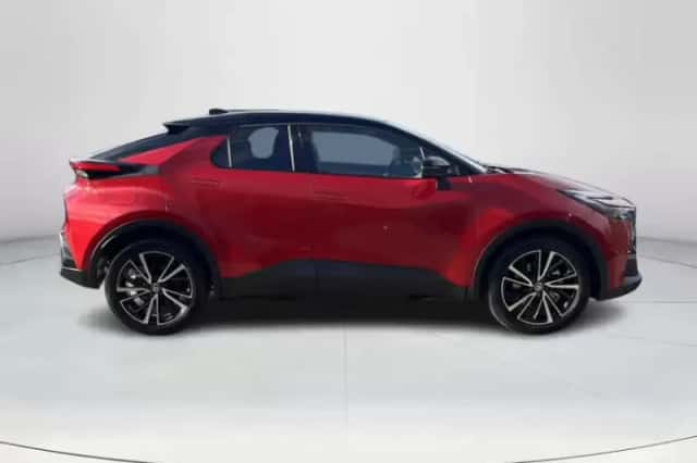 Toyota C-HR (2026) thumbnail 6