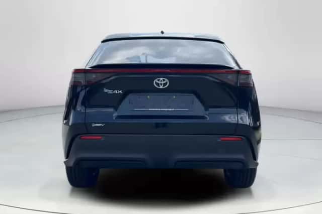 Toyota bZ4X (2026) thumbnail 4