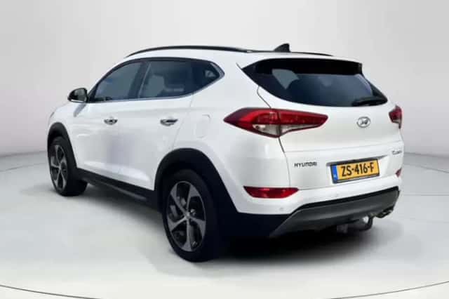 Hyundai Tucson (2016) thumbnail 3