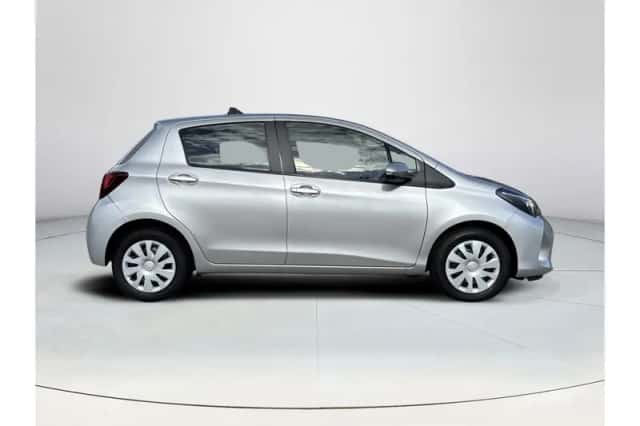 Toyota Yaris (2016) thumbnail 6