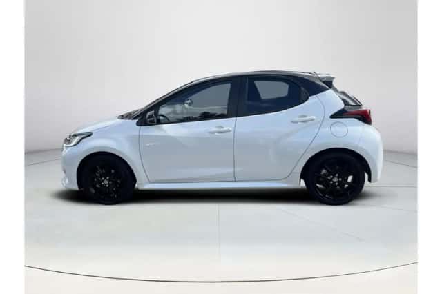 Toyota Yaris (2022) thumbnail 2
