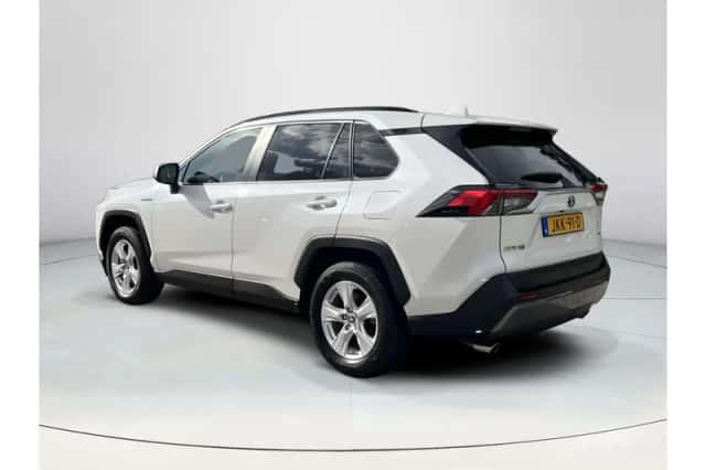 Toyota RAV4 (2022) thumbnail 3