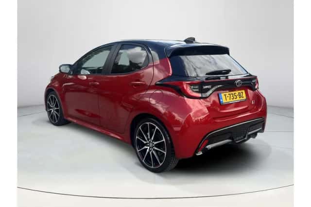 Toyota Yaris (2023) thumbnail 3