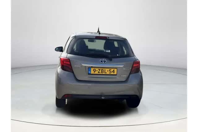 Toyota Yaris (2014) thumbnail 4