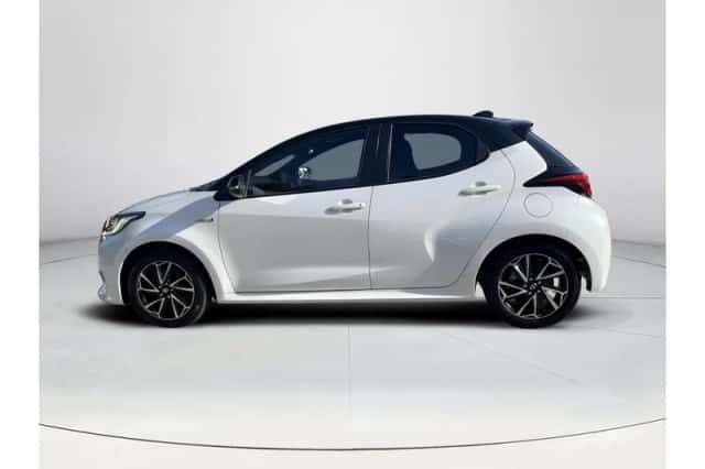 Toyota Yaris (2021) thumbnail 2