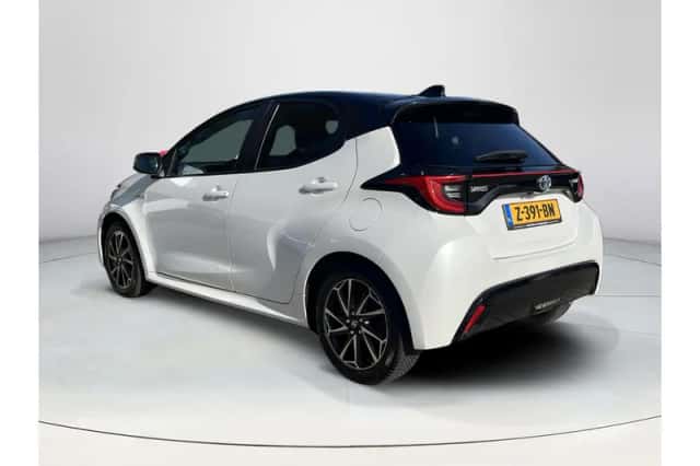Toyota Yaris (2021) thumbnail 3