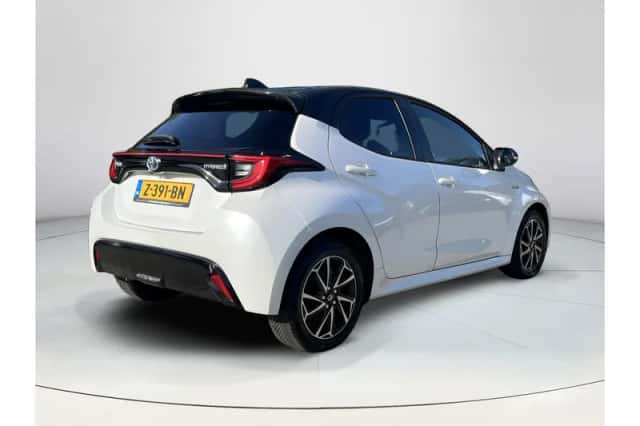 Toyota Yaris (2021) thumbnail 5