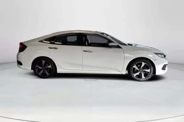 Honda Civic (2018) thumbnail 6