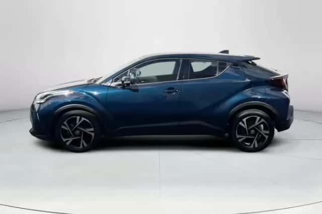 Toyota C-HR (2023) thumbnail 2