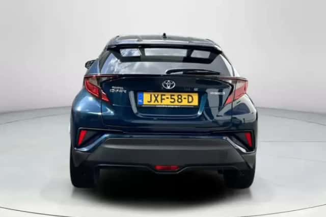 Toyota C-HR (2023) thumbnail 4