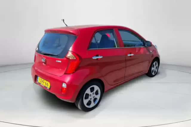 Kia Picanto (2015) thumbnail 5