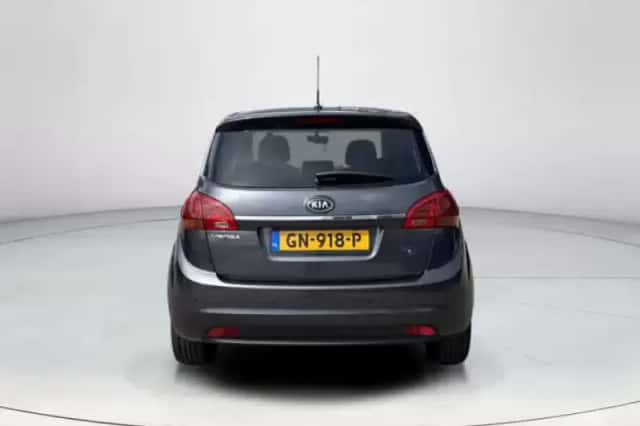 Kia Venga (2015) thumbnail 4