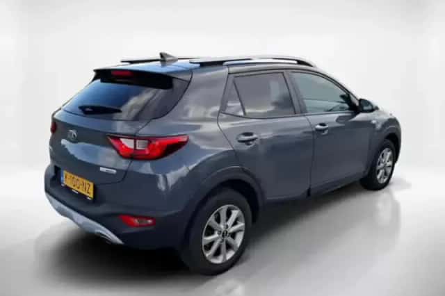 Kia Stonic (2021) thumbnail 5