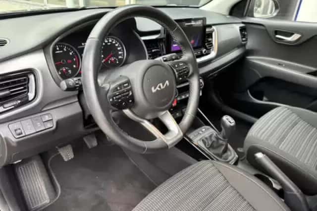 Kia Stonic (2024) thumbnail 3
