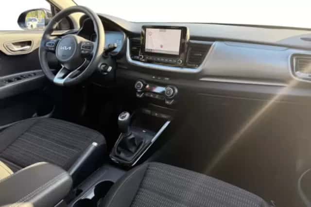Kia Stonic (2024) thumbnail 3