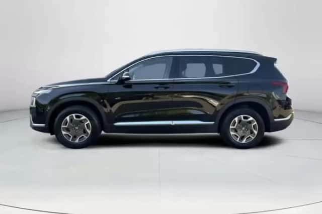 Hyundai Santa Fe (2023) thumbnail 2