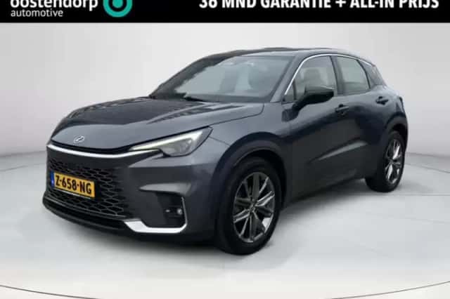 Lexus LBX (2024) thumbnail 1