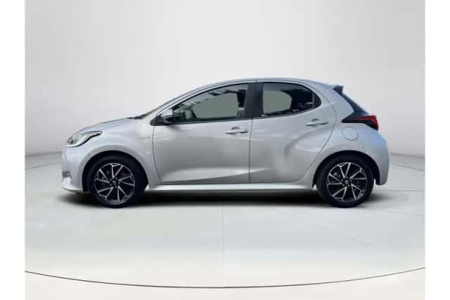Toyota Yaris (2020) thumbnail 2