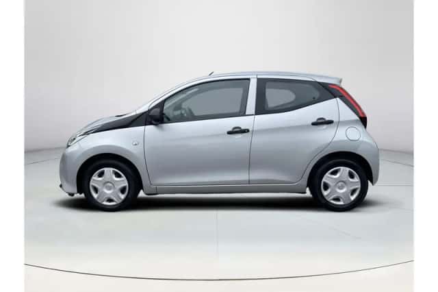 Toyota Aygo (2021) thumbnail 2