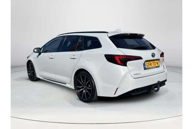 Toyota Corolla (2024) thumbnail 3