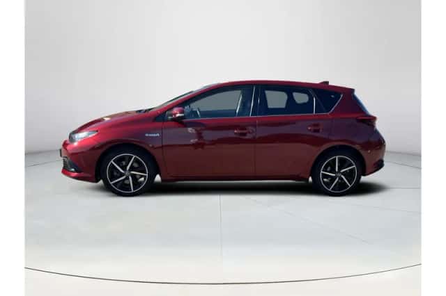 Toyota Auris (2018) thumbnail 2