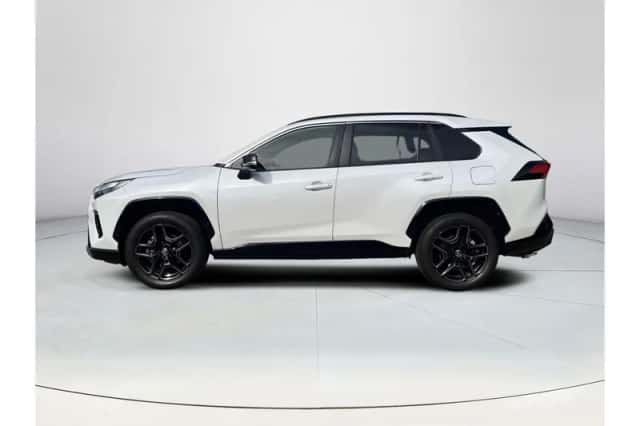 Toyota RAV4 (2022) thumbnail 2