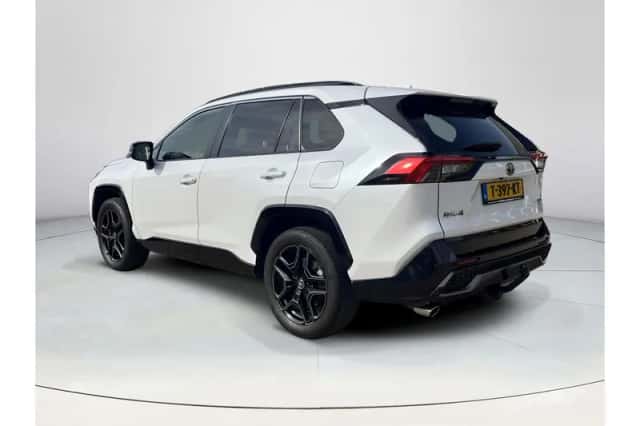 Toyota RAV4 (2022) thumbnail 3