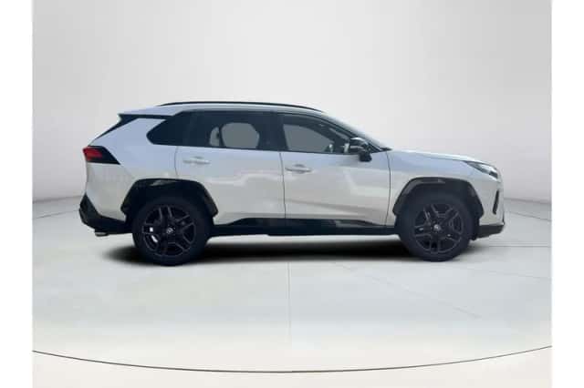 Toyota RAV4 (2022) thumbnail 6