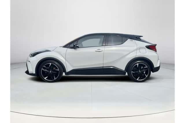 Toyota C-HR (2022) thumbnail 2