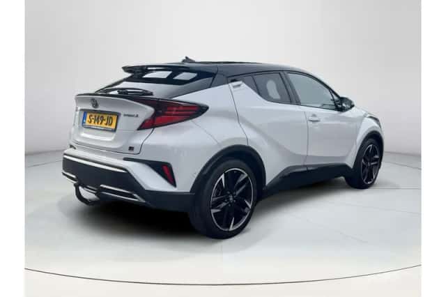 Toyota C-HR (2022) thumbnail 5