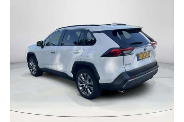 Toyota RAV4 (2021) thumbnail 3