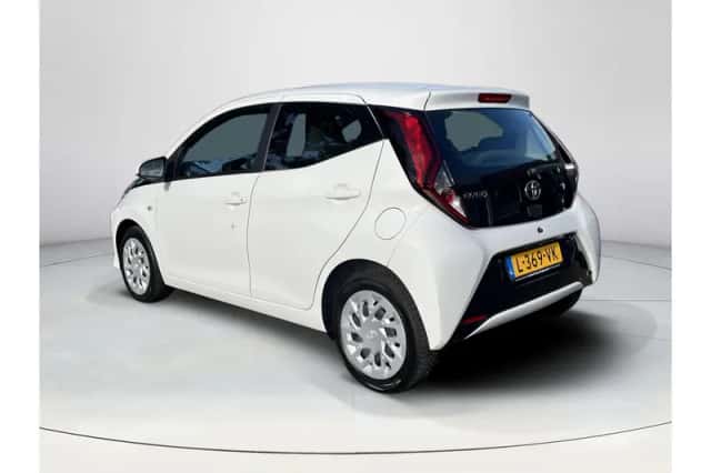 Toyota Aygo (2021) thumbnail 3
