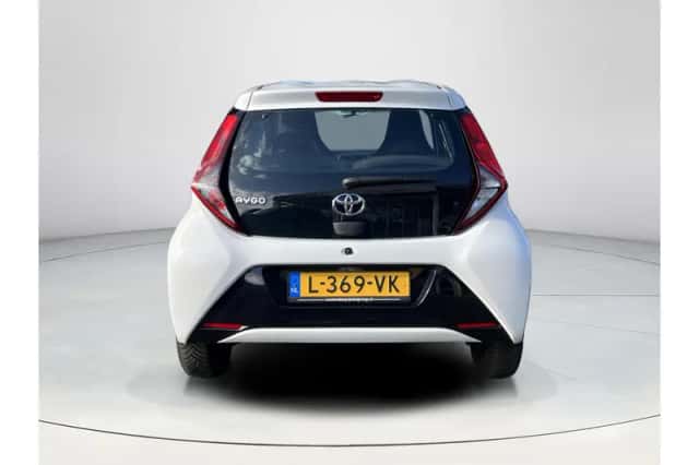 Toyota Aygo (2021) thumbnail 4
