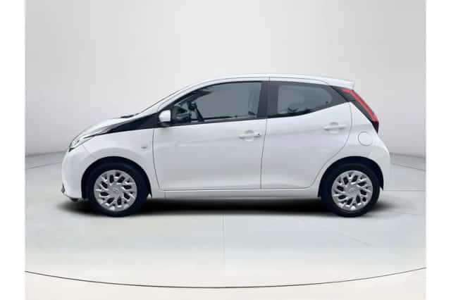 Toyota Aygo (2021) thumbnail 2