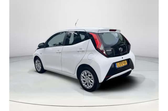 Toyota Aygo (2021) thumbnail 3