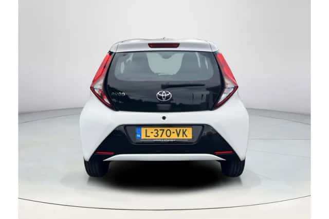 Toyota Aygo (2021) thumbnail 4
