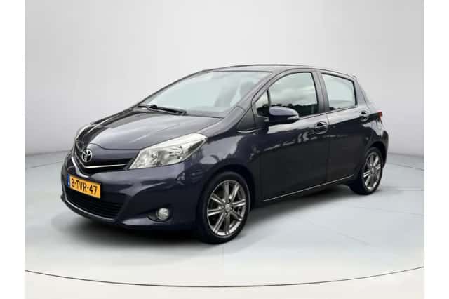 Toyota Yaris (2012) thumbnail 1