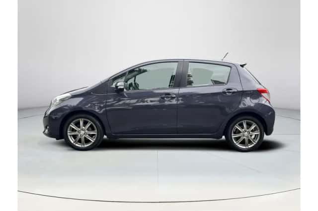 Toyota Yaris (2012) thumbnail 2