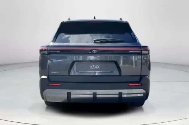 Toyota bZ4X (2026) thumbnail 4